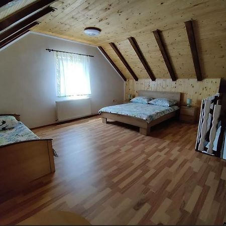 Apartman Niki Lic Exterior photo